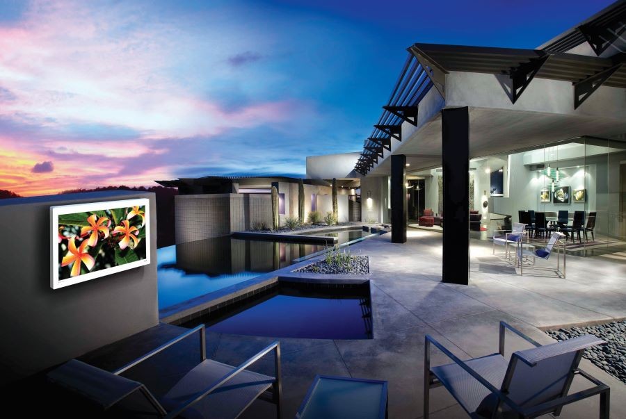 3-outdoor-spaces-that-would-be-even-better-with-a-high-quality-av-installation